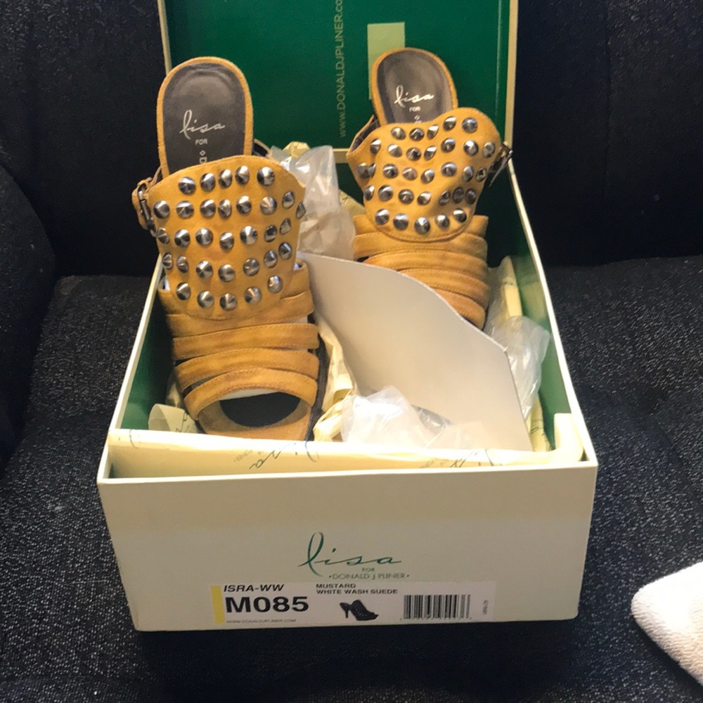 Donald J Pliner shoes 8.5